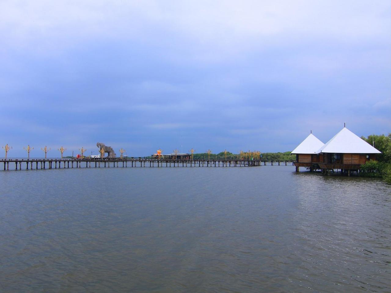 BeeJay Bakau Resort Probolinggo Exterior foto